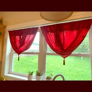 Valance curtains